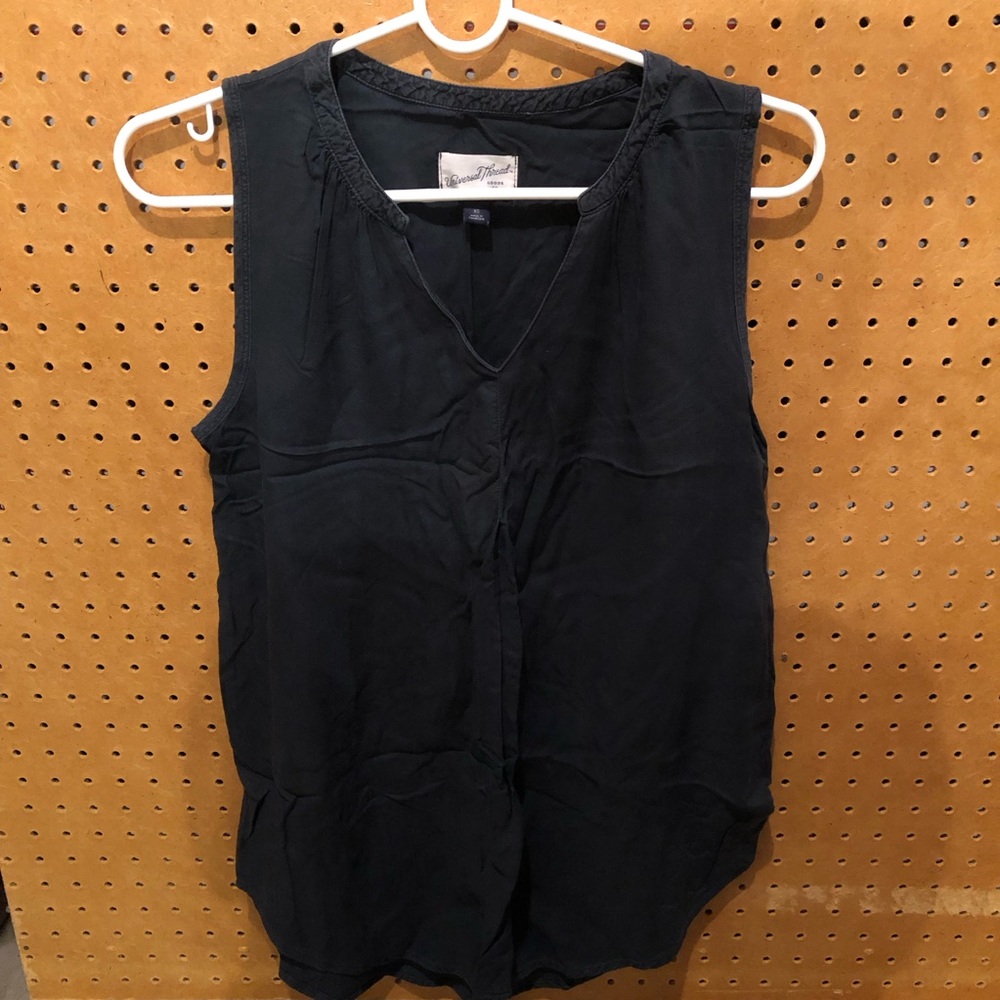 Universal Thread V Neck Tank Top